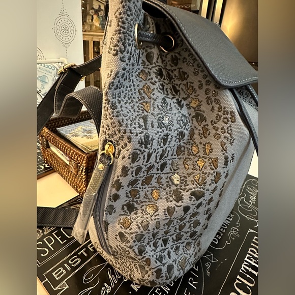 NWOT Karla Hanson RFID Travel Backpack - Picture 3 of 8